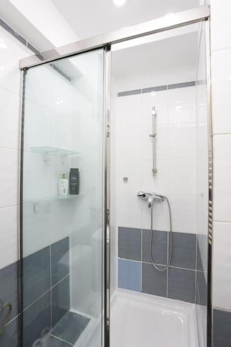 1 Bdrm Apartment In City Center Bukarest Exteriör bild