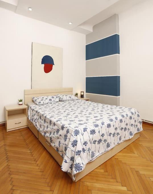 1 Bdrm Apartment In City Center Bukarest Exteriör bild